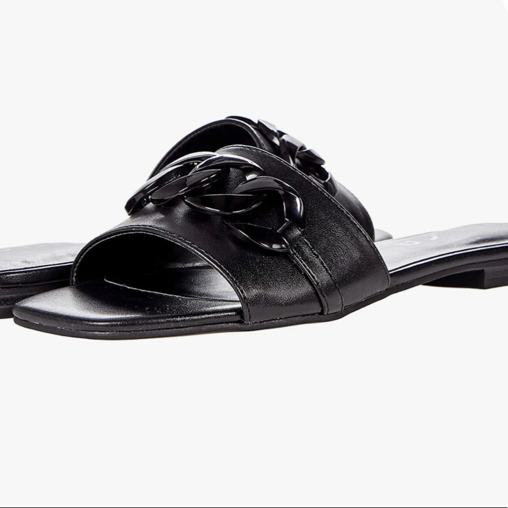 𝑏𝑙𝑎𝑐𝑘 𝑓𝑙𝑎𝑡𝑠